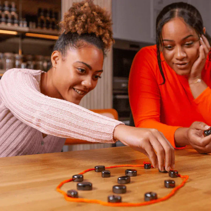 Échiquier magnétique portable pliable pour voyage. Idéal pour les jeux de stratégie et les échecs compacts.