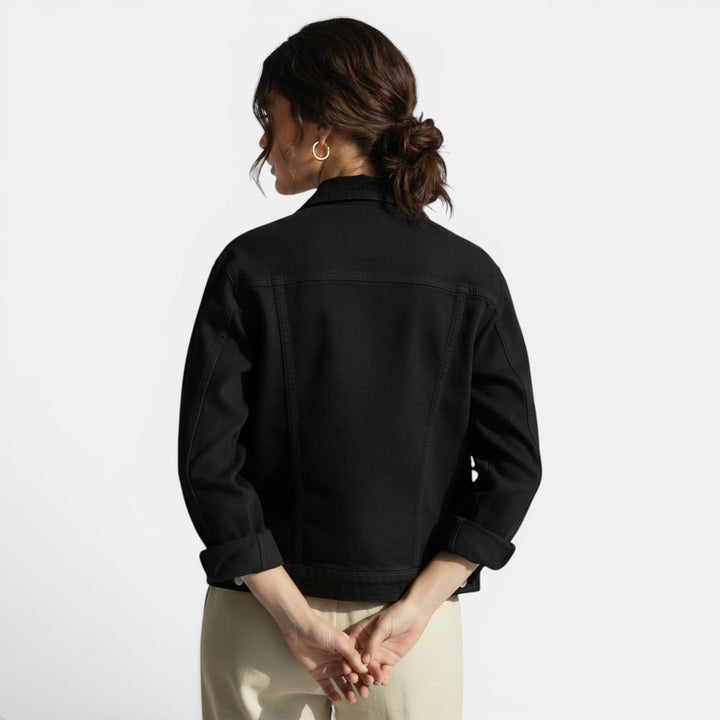 Veste courte ajustée femme avec fermeture éclair. Look week-end chic et décontracté.