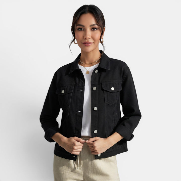 Veste rose courte ajustée femme, blouson chic pour le printemps. Look urbain décontracté.