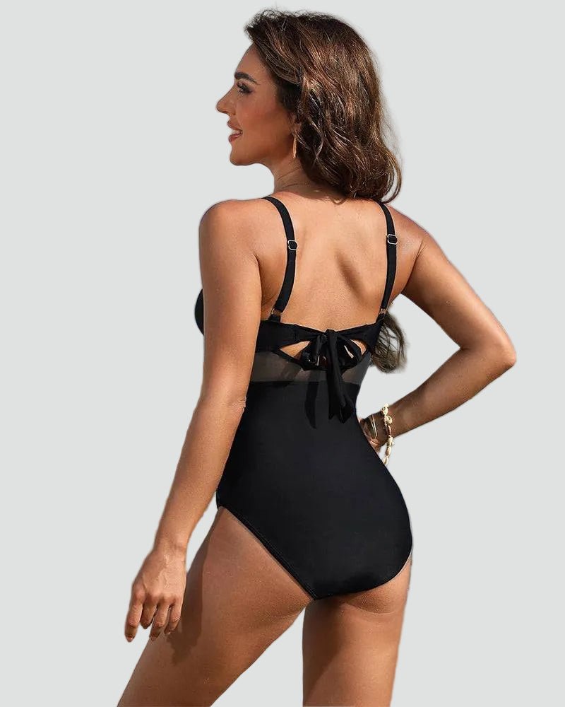 Maillot de bain femme une pièce, chic et sculptant, parfait pour la plage ou une journée à la piscine.