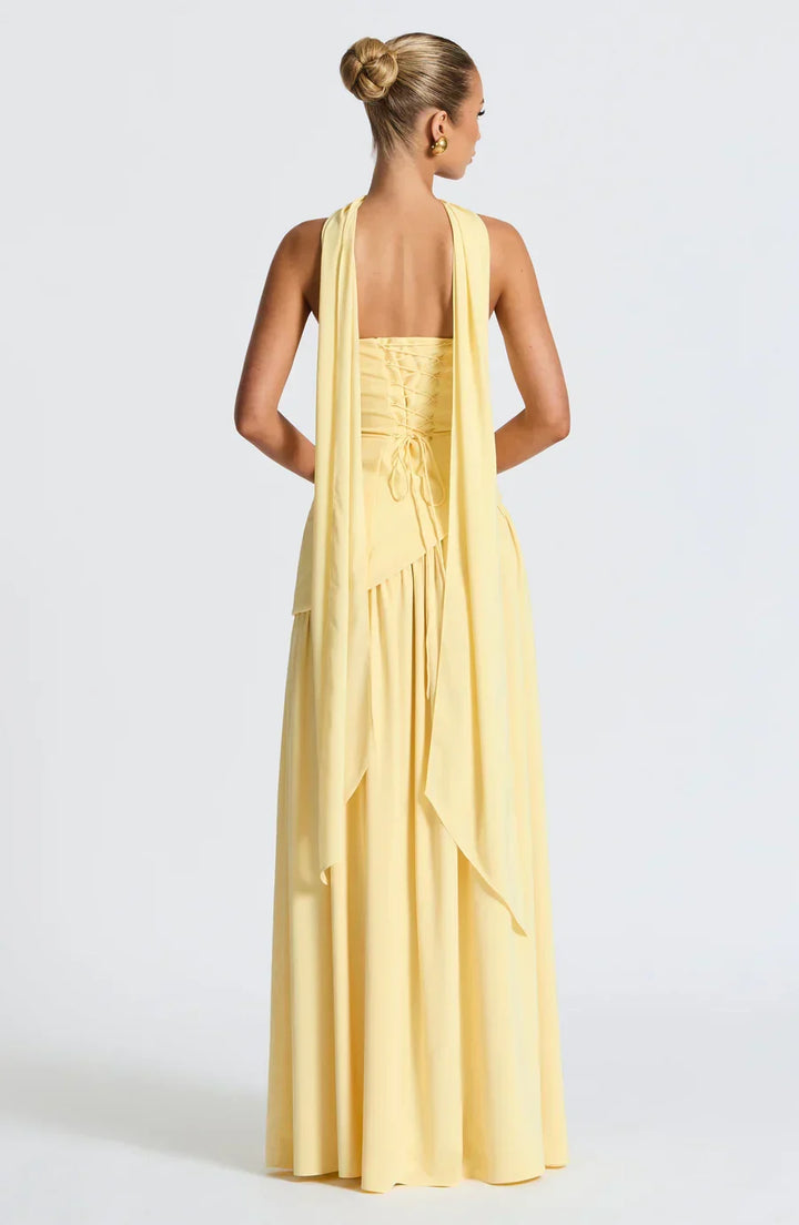 Splendide robe maxi de soirée bicolore pour femme, avec fente chic et design sophistiqué.