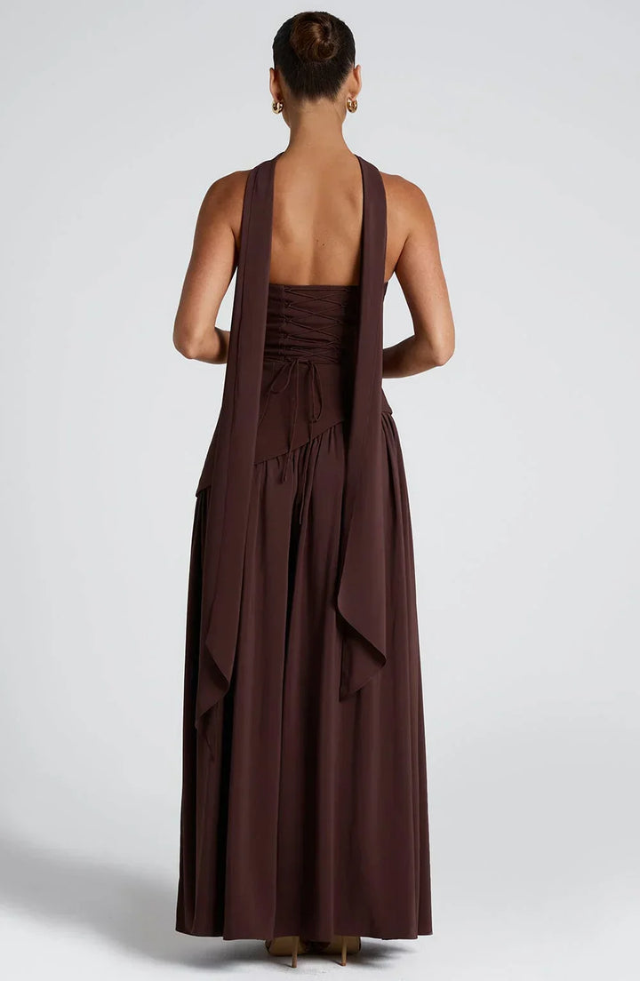 Sublime robe femme longue et bicolore, fente haute pour un effet glamour en soirée.