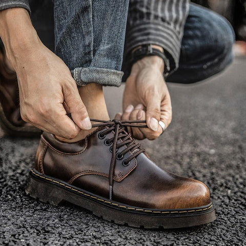 Chaussures Milo décontractées à lacets pour hommes, style élégant, confort quotidien.