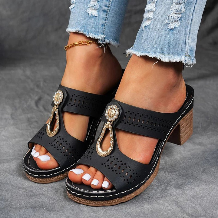 Élégantes sandales orthopédiques femme à talon ajouré. Confort et bien-être pour le printemps et l'été.