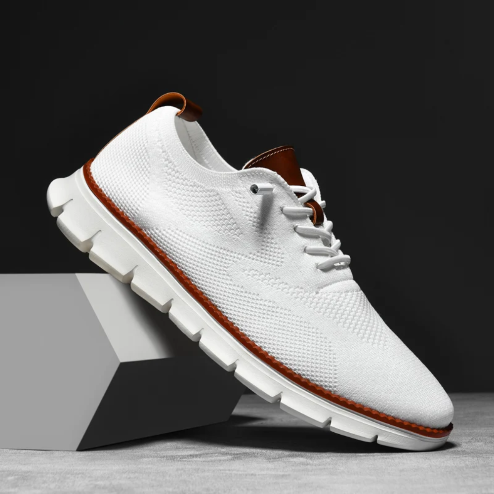 Modèle Bram: baskets orthopédiques hommes, confort ultime pour pieds larges, soutien ciblé et amorti supérieur.