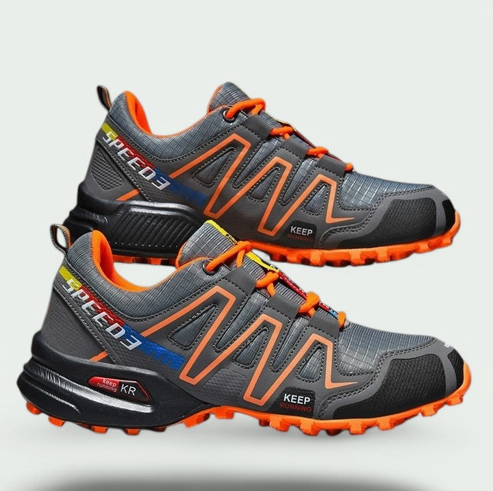 Vue latérale des chaussures de randonnée hommes, design robuste et imperméable, parfaites pour le plein air.