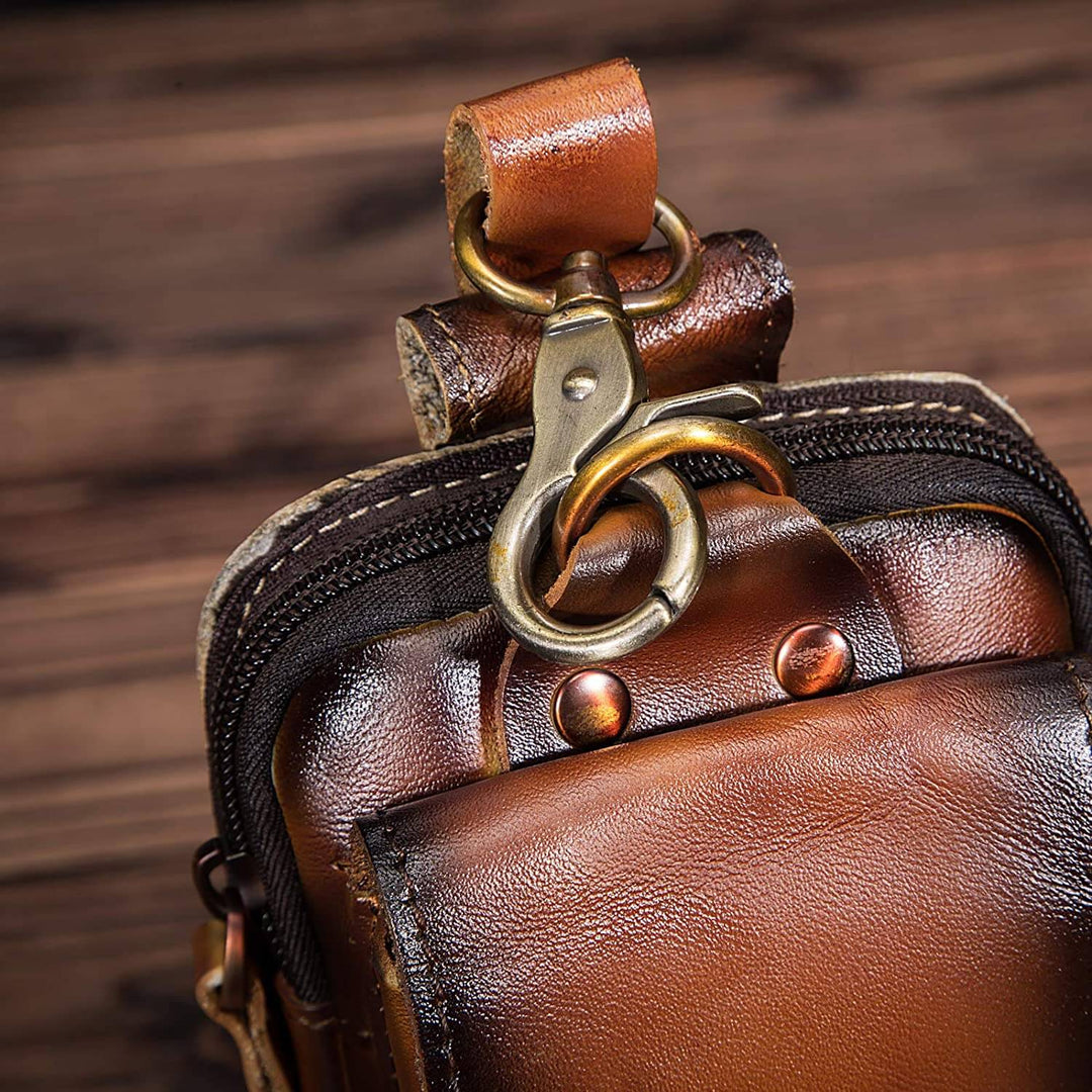 Sacoche homme en cuir vintage marron, style rétro, pratique pour les sorties urbaines.