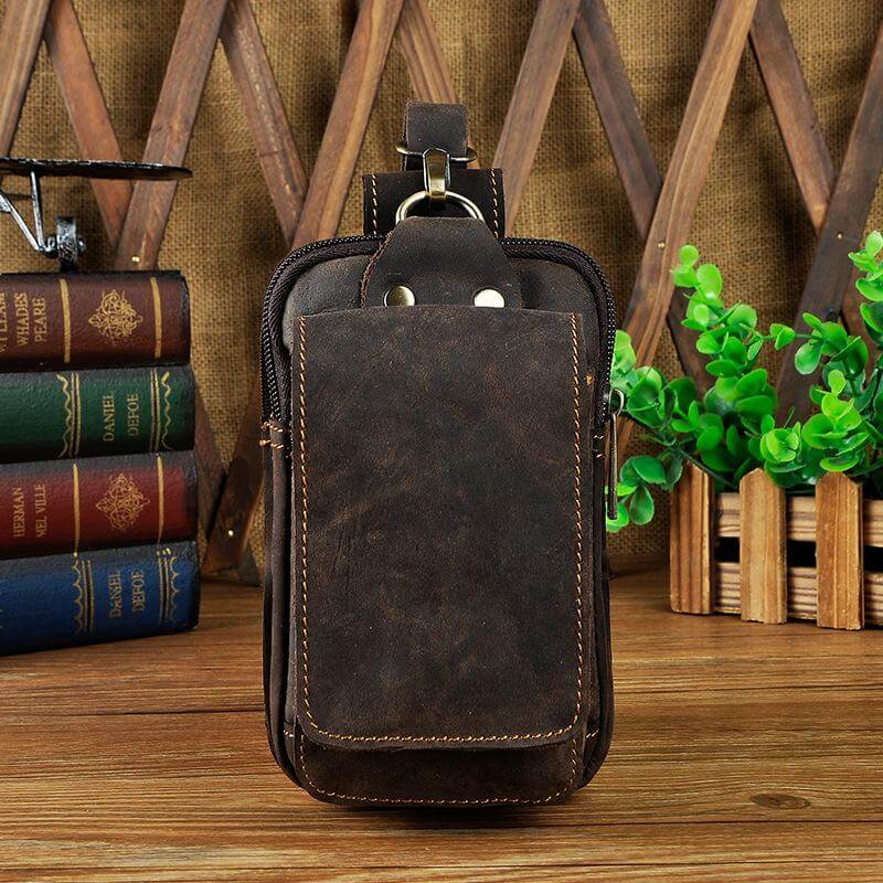 Accessoire homme tendance, sac banane en cuir véritable marron style vintage, idéal pour vos essentiels.