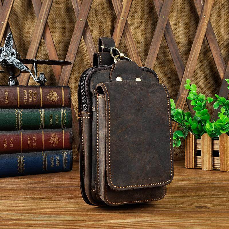 Sac à taille vintage homme, en cuir pleine fleur, organisation optimale et sécurité.