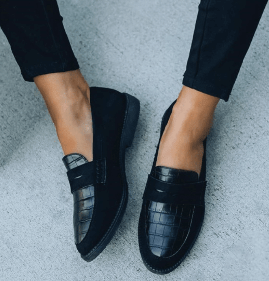 Mocassins femme noirs confortables, en simili cuir souple, parfaits pour le travail et les loisirs.