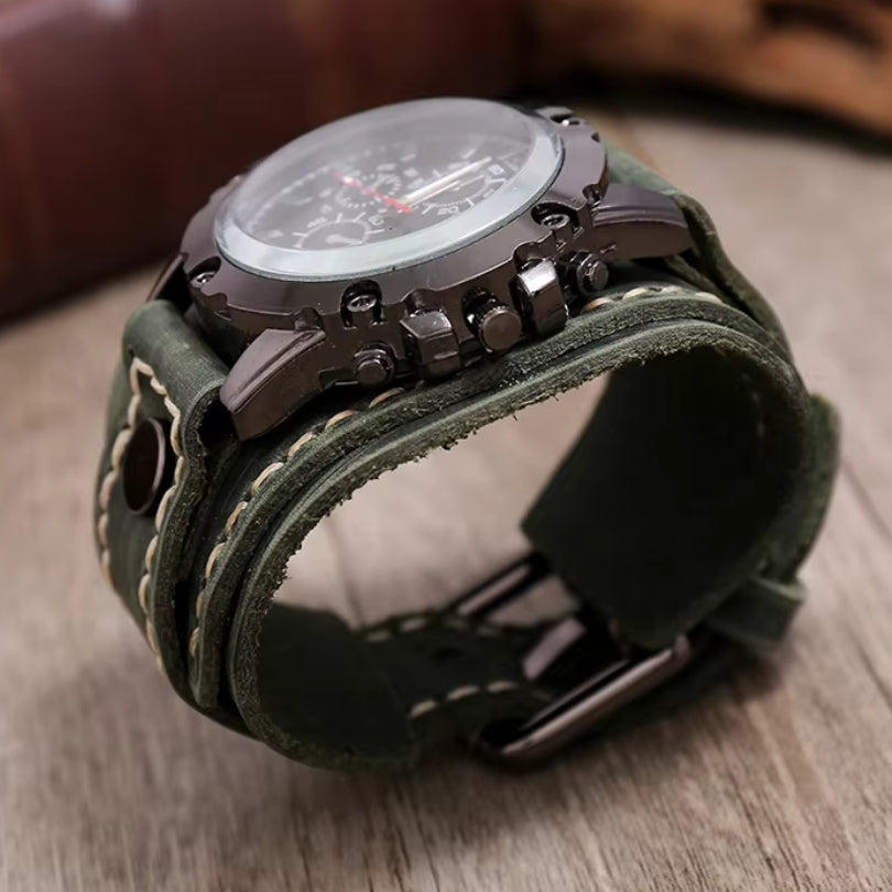 Montre homme intemporelle, style classique et élégant. Bracelet fiable en acier pour un usage quotidien.