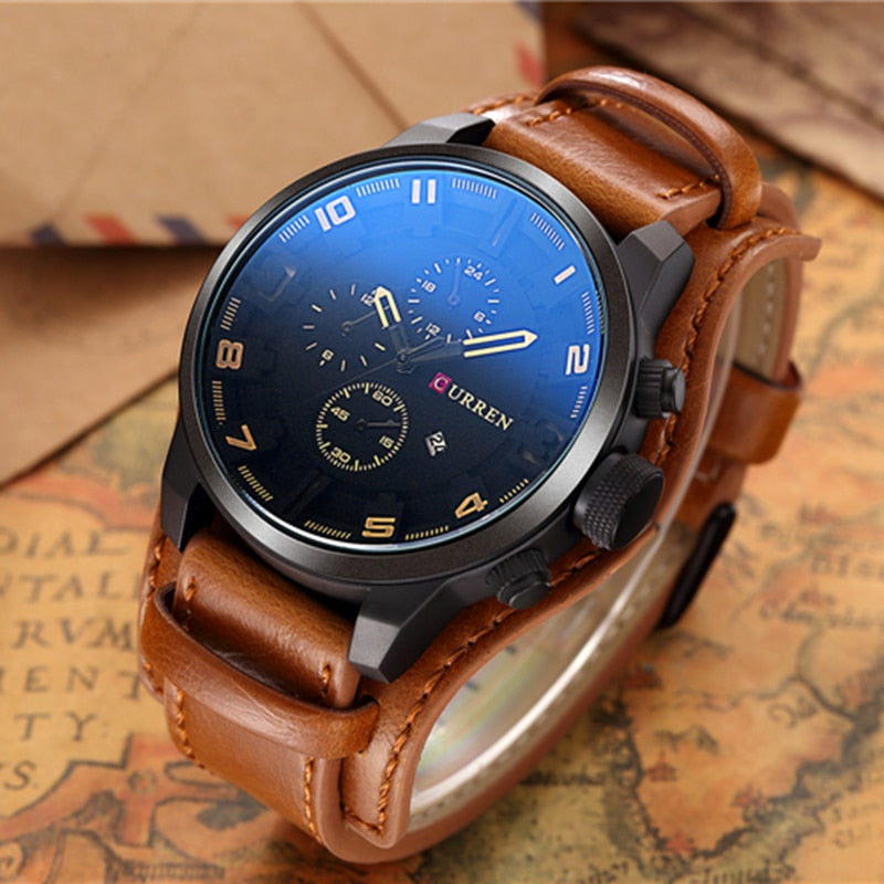 Montre homme classique avec un twist moderne. Style navigateur, cadran clair et bracelet résistant.