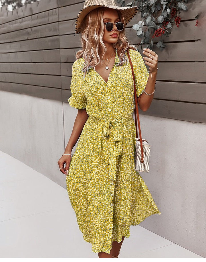 Robe femme Luretta à fleurs, style bohème fluide et ceinturé, pour une élégance naturelle estivale.