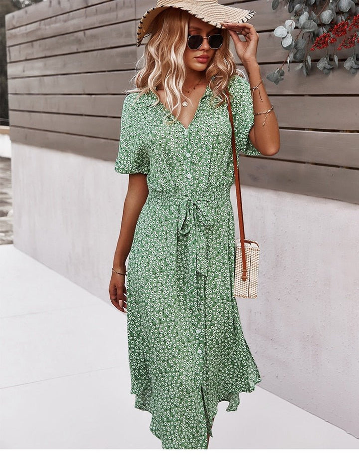 Robe fluide Luretta à fleurs, confortable et tendance, tenue estivale chic pour femme.