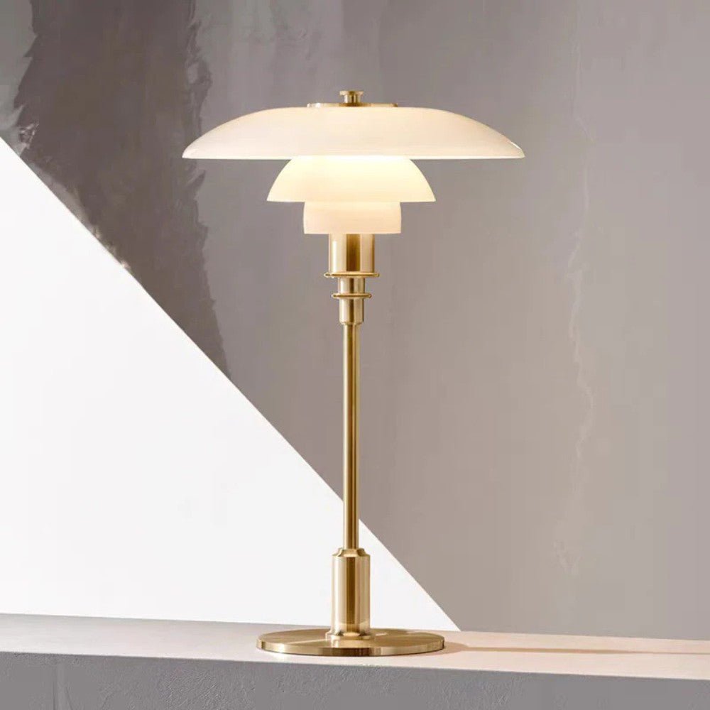 Lampe de salon design scandinave en verre, éclairage LED doux, crée une atmosphère relaxante pour la maison.