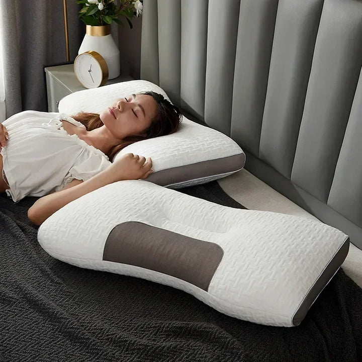 Coussin orthopédique pour un soutien optimal du cou, favorisant un sommeil paisible et le bien-être général.