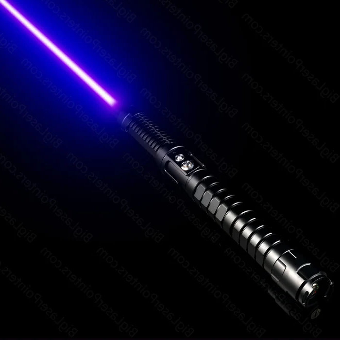 Lampe de survie AeroForge Pro étanche, offre une lumière puissante pour toute situation critique.