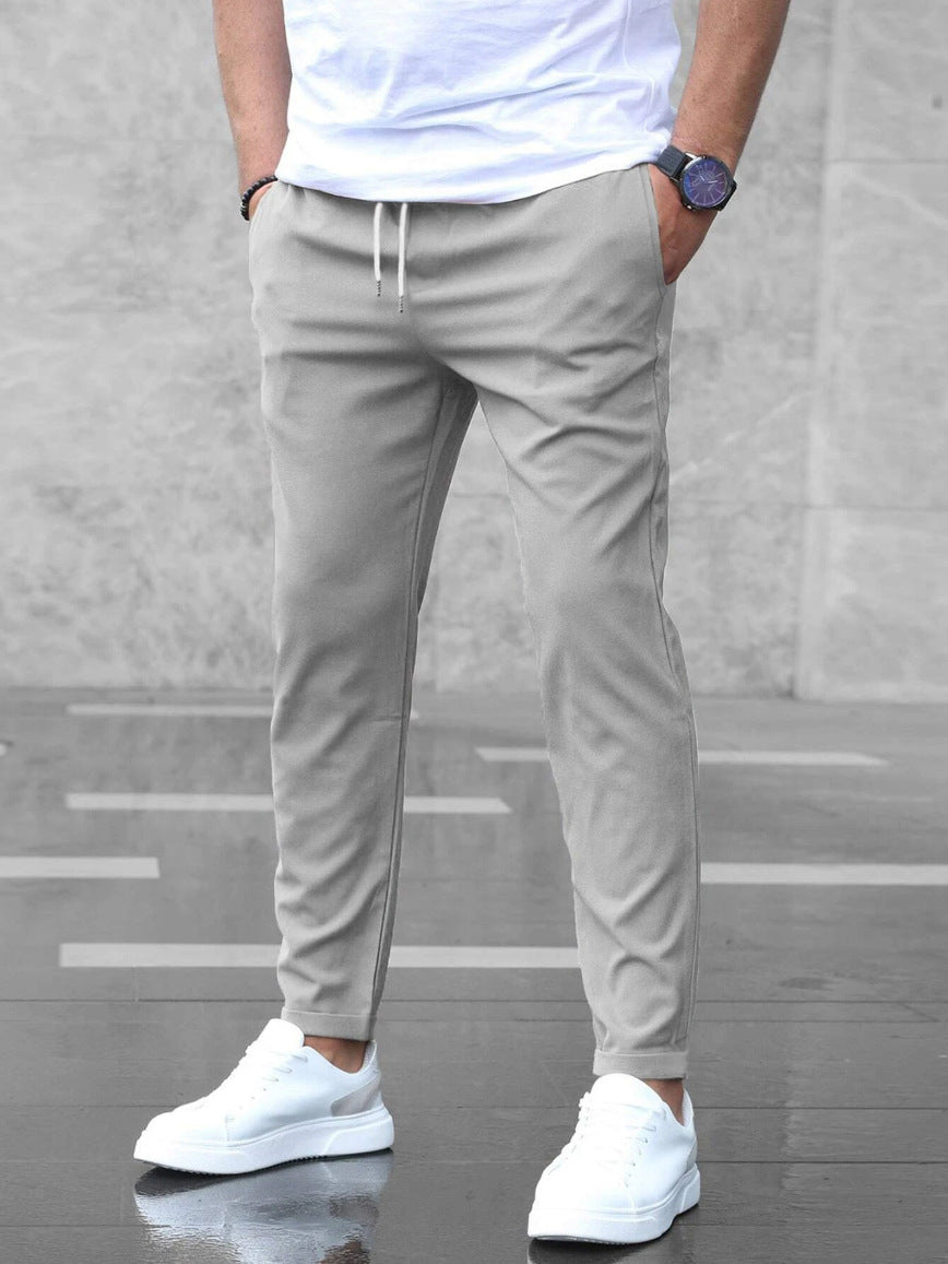 Pantalon chino homme extensible beige, élégant et confortable, idéal pour le bureau ou un look décontracté.