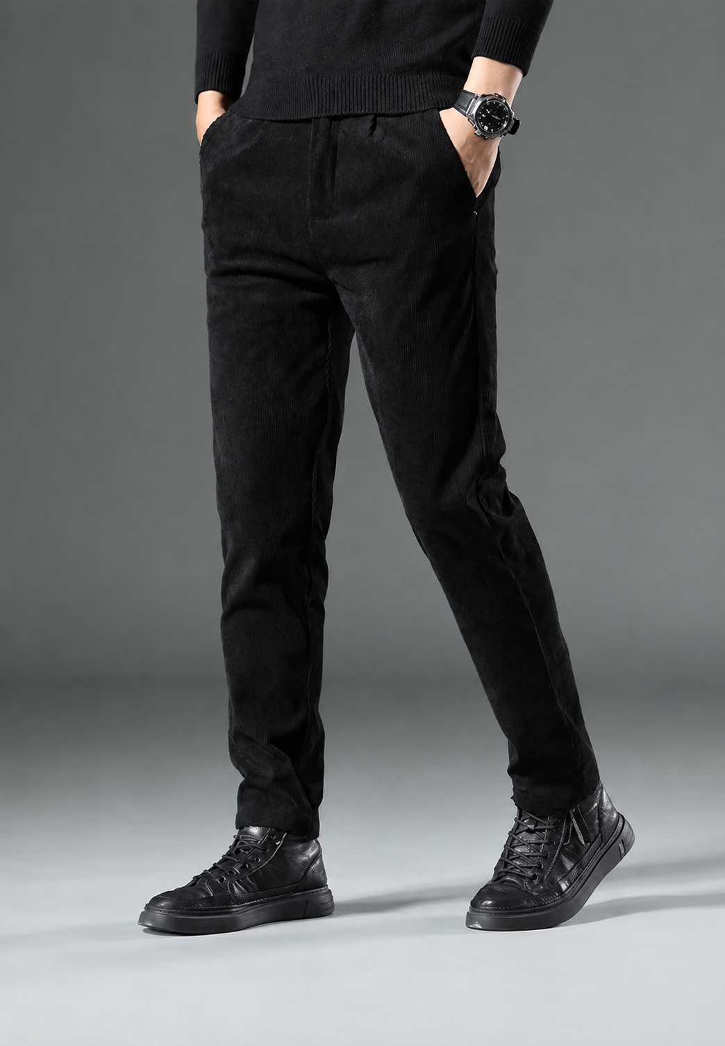 Pantalon homme velours côtelé noir, coupe droite élégante et confortable, idéal bureau ou loisirs.