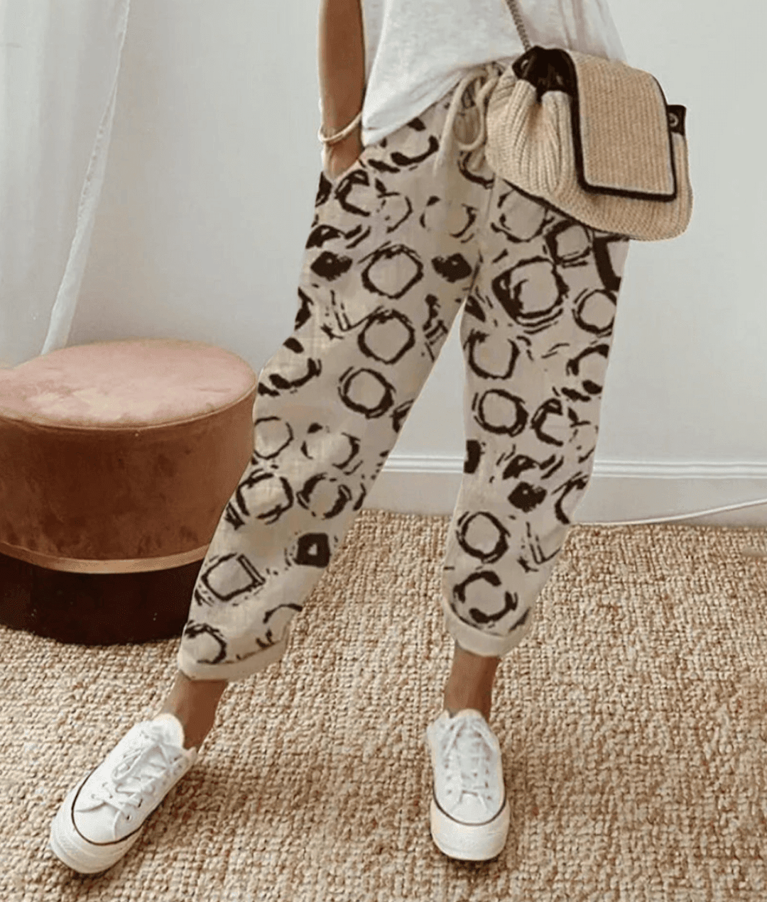 Pantalon femme fluide élégant décontracté. Confort quotidien assuré, idéal pour le printemps et l'été.