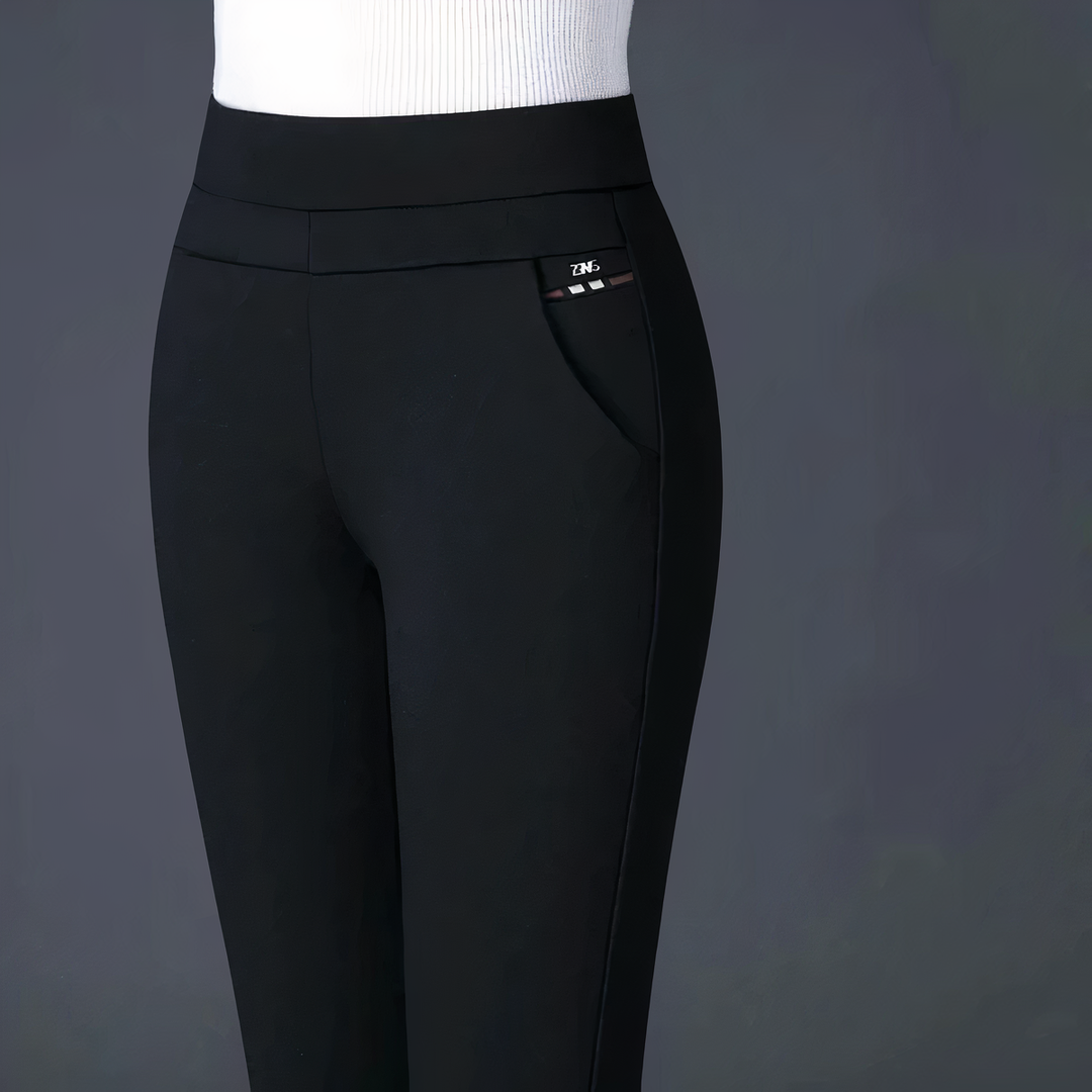 Pantalon femme habillé taille haute à rayures. Élégance moderne pour le bureau ou business. Chic et sophistiqué.
