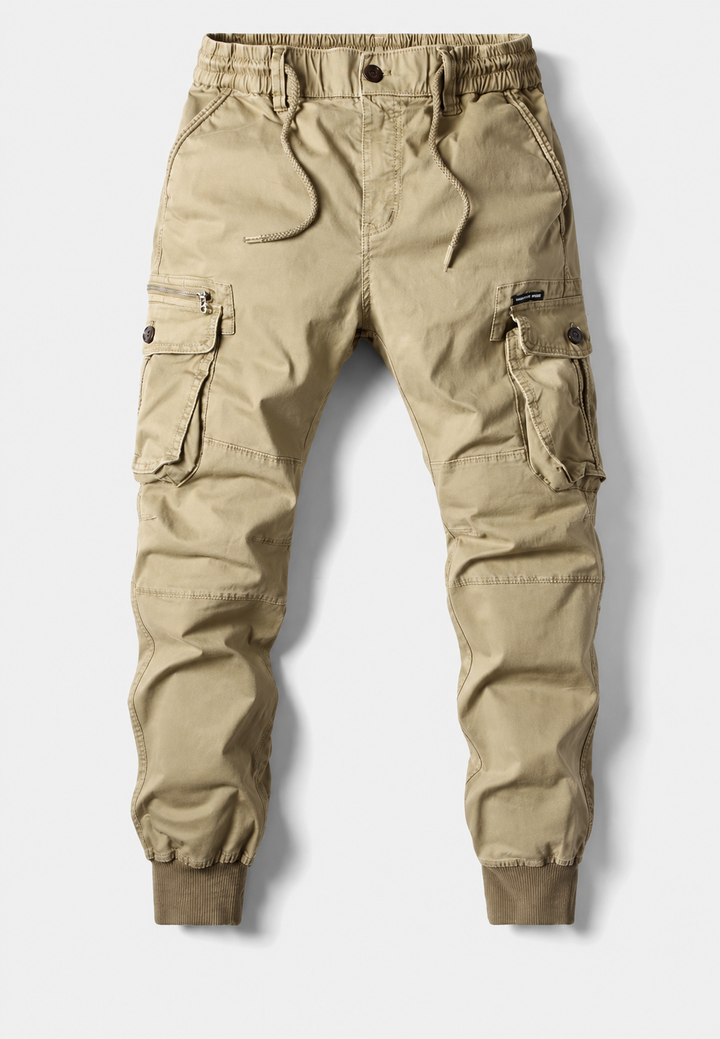 Pantalon homme multi-poches, jogger cargo ajusté avec taille élastique. Confort et praticité pour look streetwear.