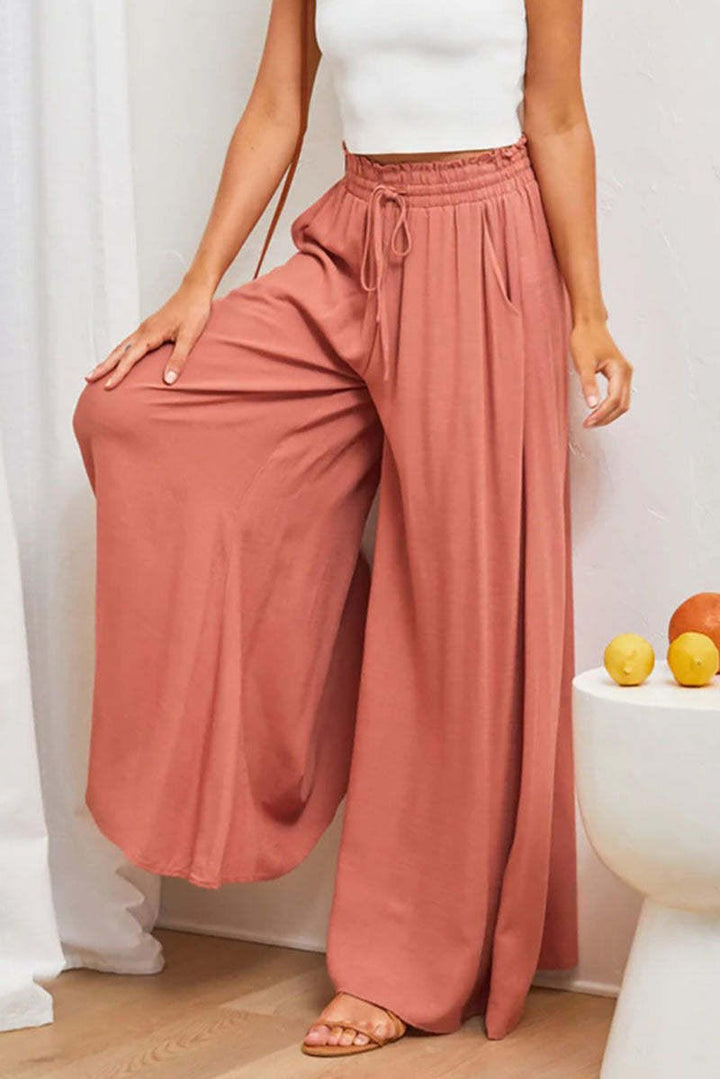 Texture douce du Tencel sur ce pantalon large taille haute femme, confort supérieur.