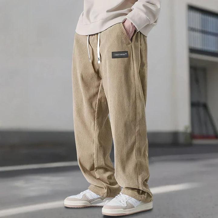 Pantalon velours côtelé extensible femme, confort décontracté idéal automne-hiver.