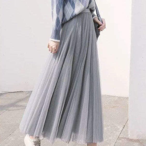Jupe longue en tulle fluide pour femme, coupe trapèze. Romantique et polyvalente, idéale pour un style chic ou casual.