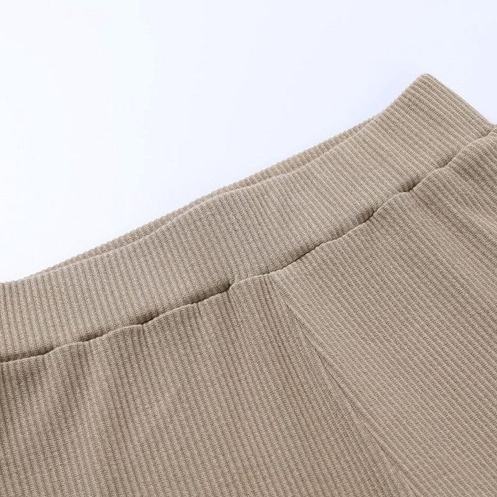 Legging extensible côtelé femme, tissu doux et respirant pour un confort durable au quotidien.