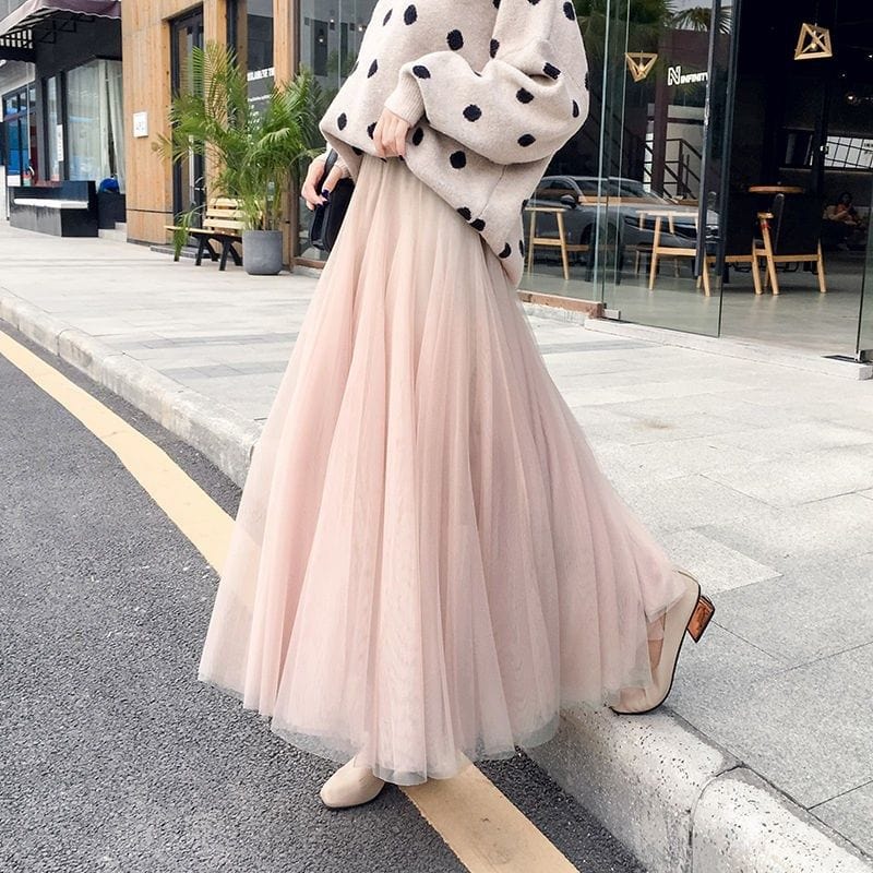 Jupe en tulle noir, taille haute, pour femme. Style élégant et intemporel, parfaite pour toutes les saisons.