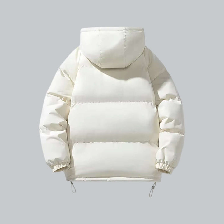 Manteau parka homme urbain, chaud et coupe-vent, avec capuche ajustable pour affronter l'hiver avec style.