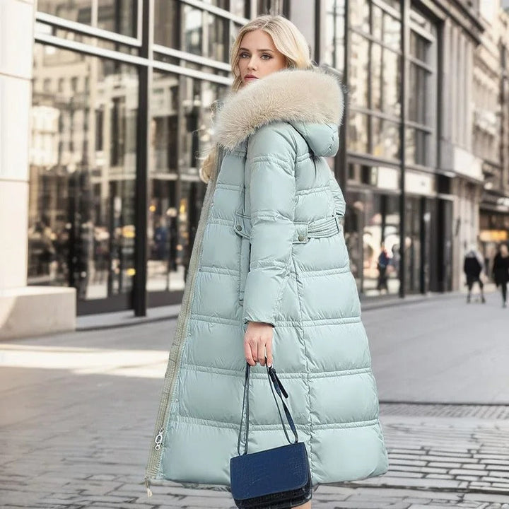 Veste parka femme imperméable, coupe-vent, avec capuche doublée. Coupe ample pour superposer les couches.