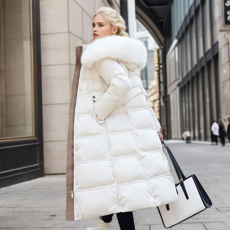 Manteau parka femme, parfait pour le froid et la pluie, avec capuche fourrure et coupe ample confortable.