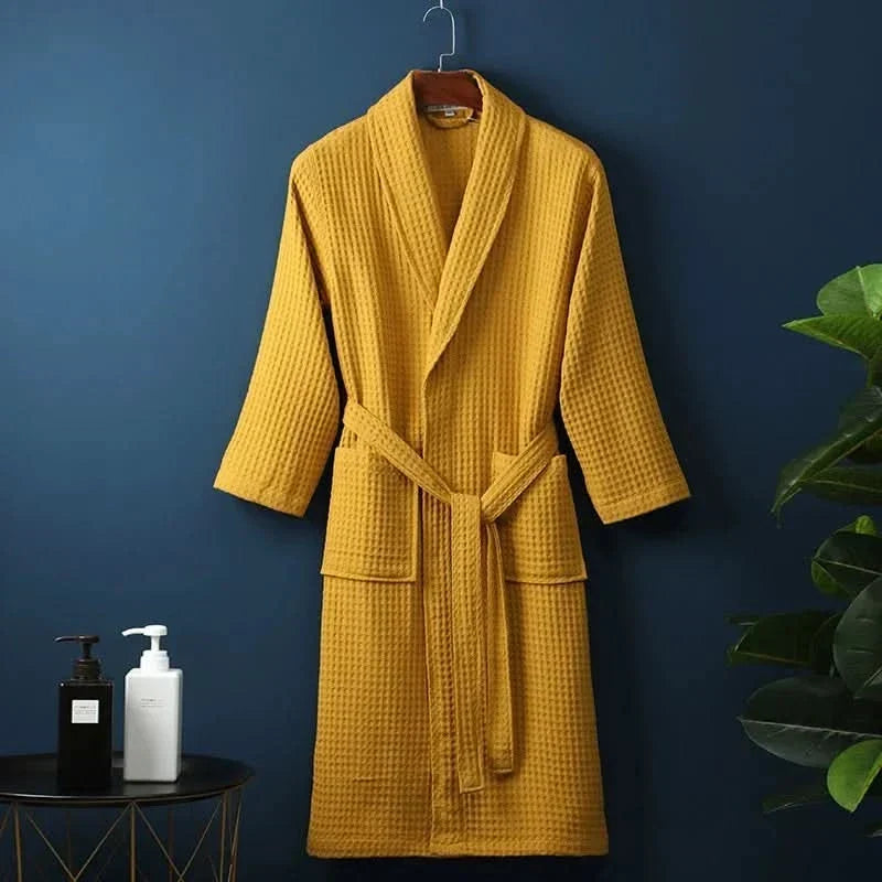 Peignoir de bain mixte nid-d'abeille confortable pour la détente, léger et absorbant pour la maison.