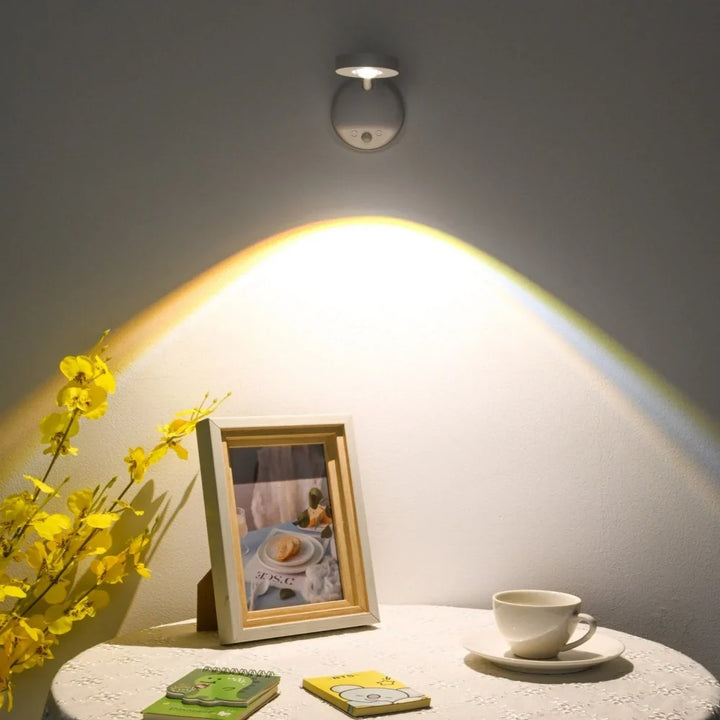 Applique murale LED moderne. Installation adhésive sans fil, commande tactile et chargement USB-C pour intérieur.
