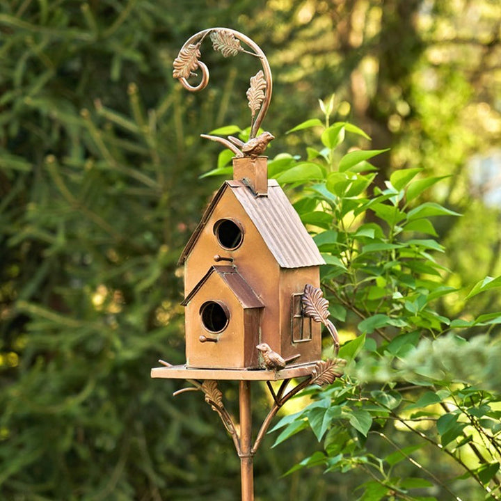 Piquet de jardin rustique en métal, élégant et décoratif, pour accueillir les oiseaux. Aménagez votre extérieur.