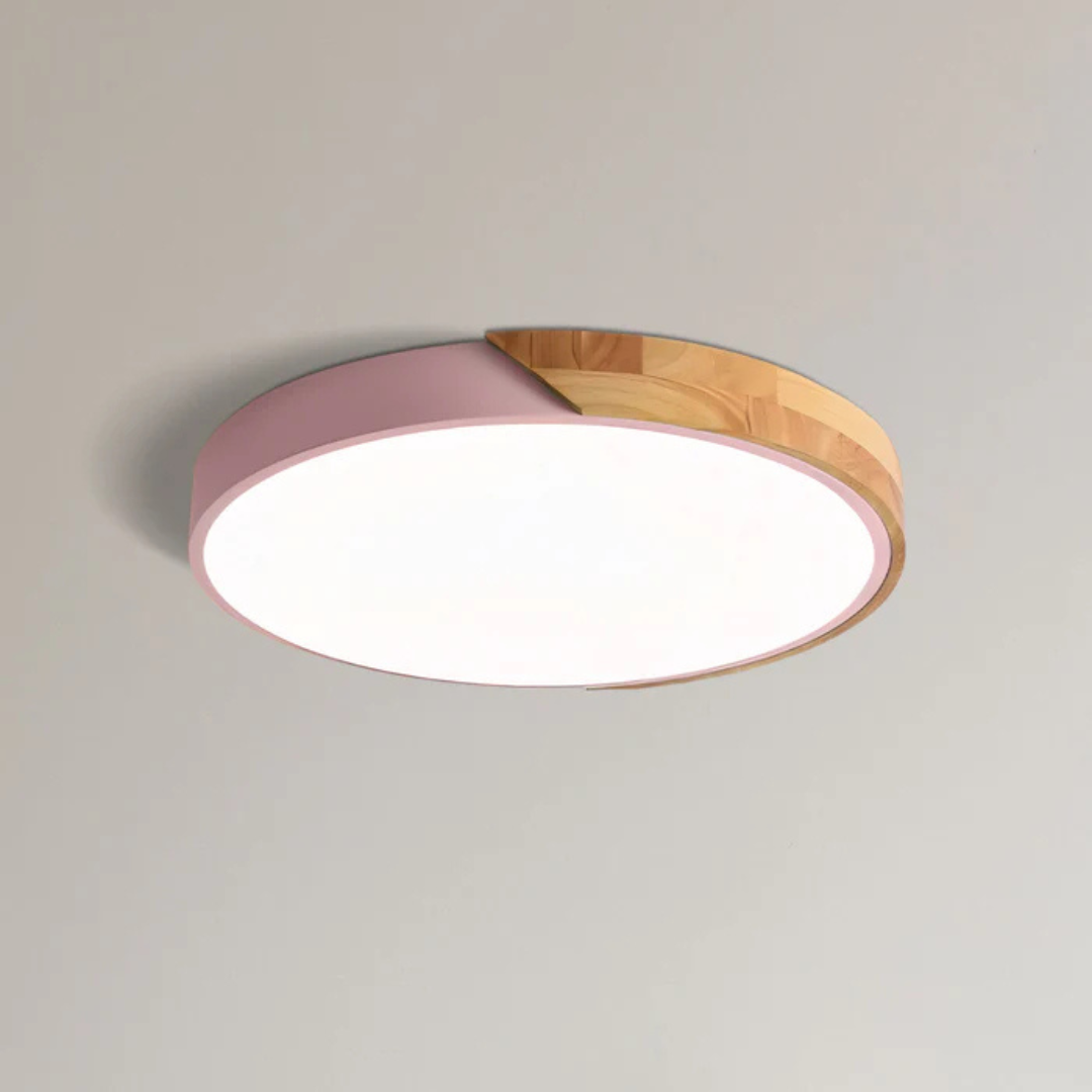 Éclairage LED chaleureux et doux, plafonnier scandinave en bois, idéal pour la maison moderne et cosy.