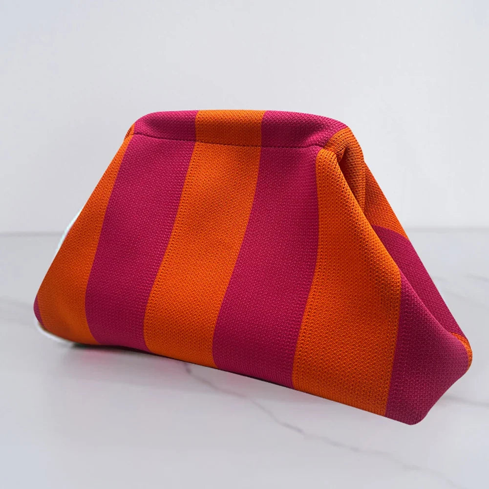 Sac à main pochette femme, léger et chic, accessoire estival pour un style mode.
