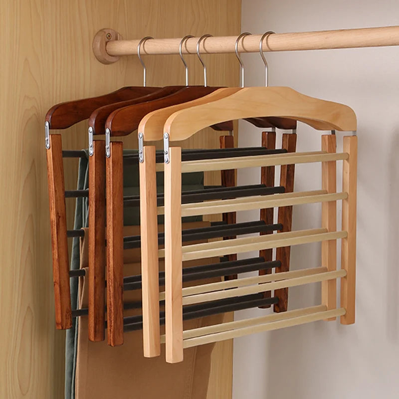 Organisateur vêtements design : portant à pantalons multi-barres en noyer massif, élégant pour toute décoration intérieure.