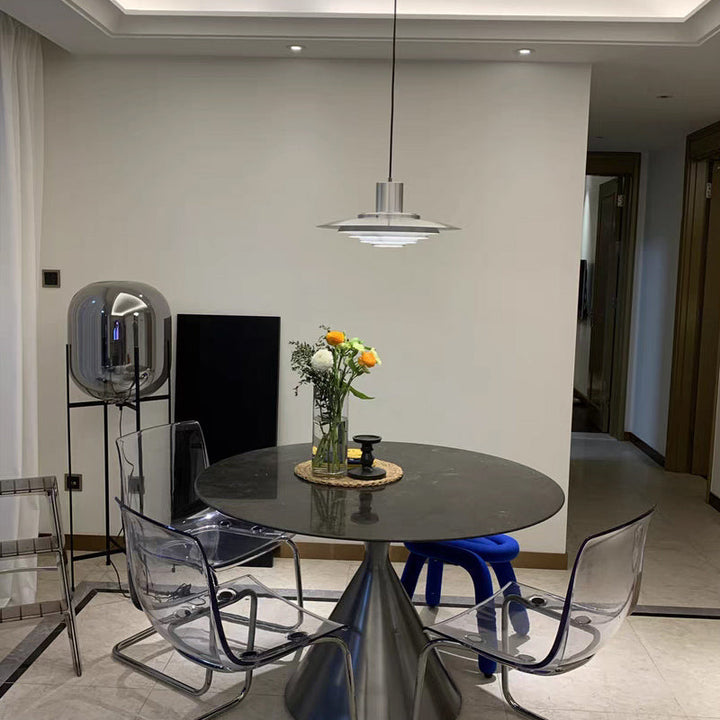 Lampe suspendue LED minimaliste pour cuisine, design épuré, éclairage fonctionnel et décoratif.
