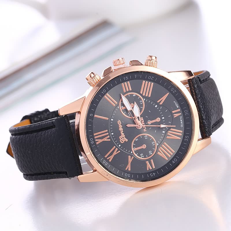 Montre femme chic, reflets brillants sur le boîtier et cadran. Accessoire classique élégant, parfait pour le quotidien.