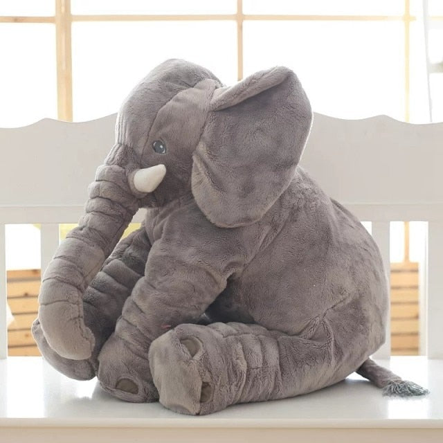 Éléphant jouet en peluche gris et doux, sert aussi de coussin pour bébé et enfant.