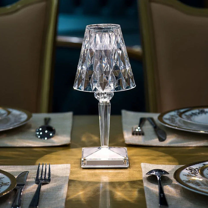 Confort lumineux avec cette lampe de table LuxeIllume, variateur d'intensité, design élégant en céramique pour toute pièce.