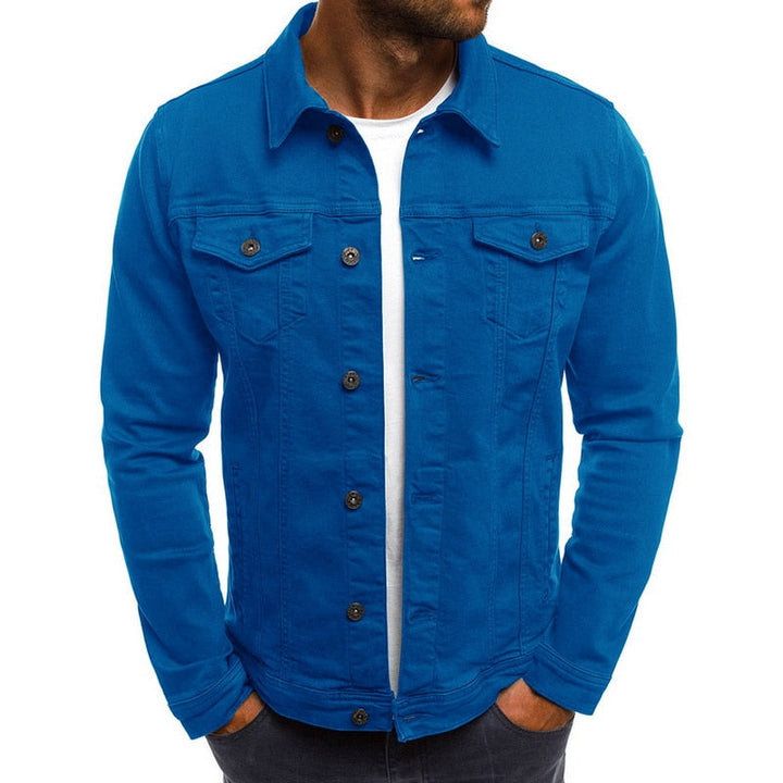Homme élégant en veste décontractée polyvalente. Style urbain intemporel et confort optimal pour l'automne.