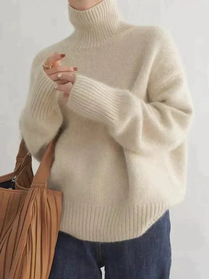 Pull femme élégant à col roulé en maille fine, doux et confortable. Idéal pour un look chic en hiver.