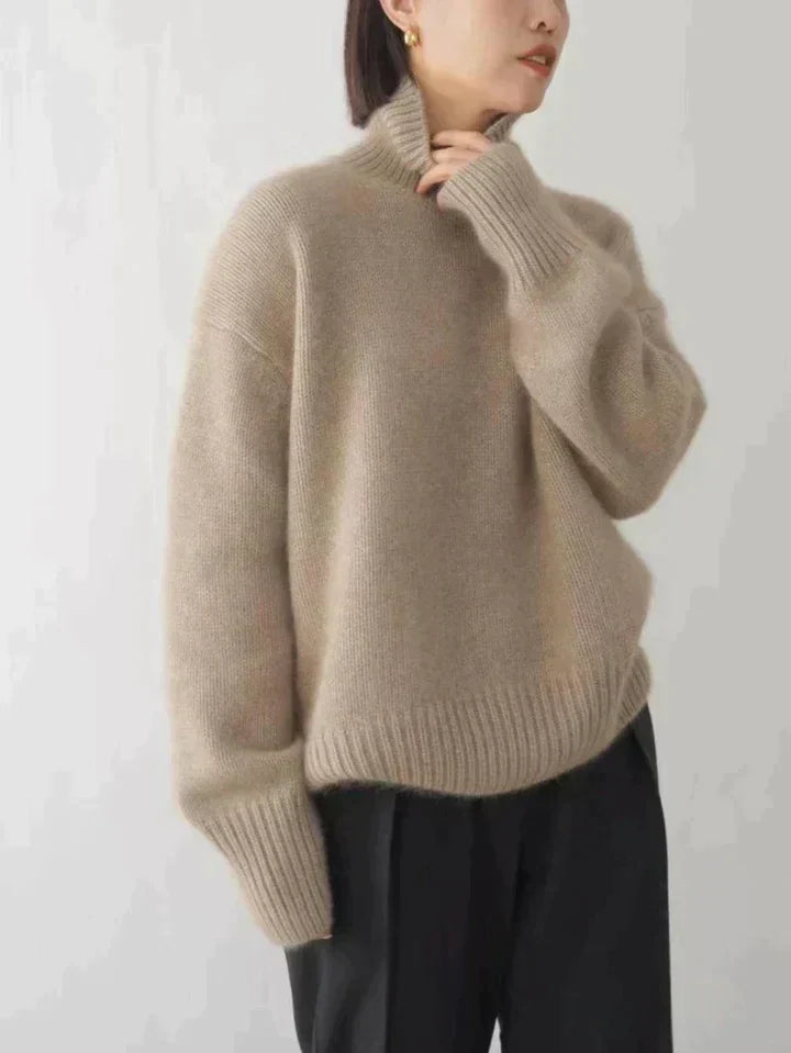 Pull femme chaud à col roulé, en maille fine respirante. Confort et élégance pour les saisons froides d'hiver et automne.