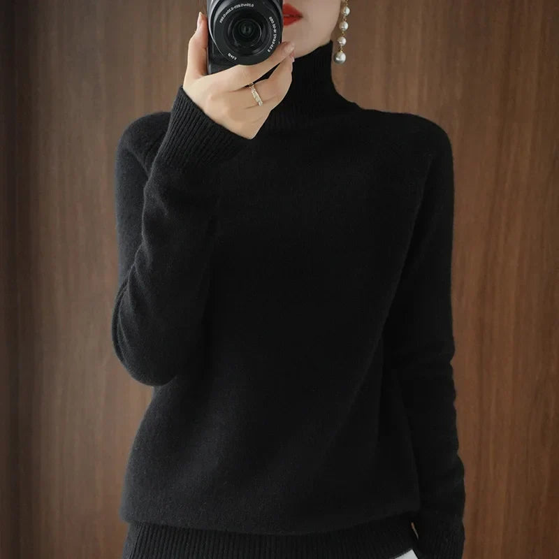 Chandail femme doux à col roulé, parfait pour l'automne-hiver. Vêtement élégant à manches longues.