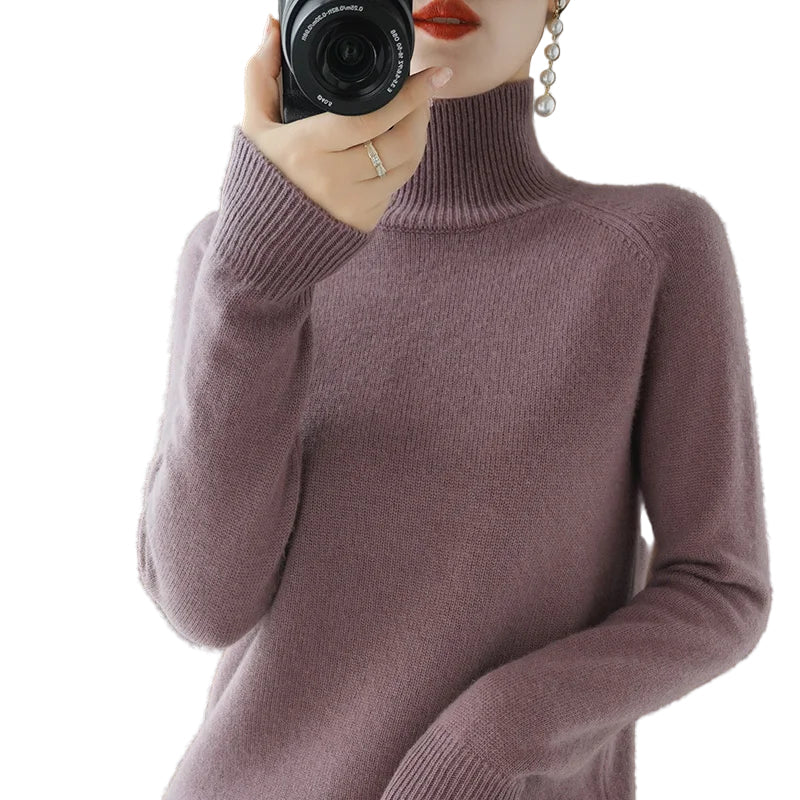 Pull femme à col roulé, confortable et chic. Manches longues, idéal pour les saisons froides et décontractées.