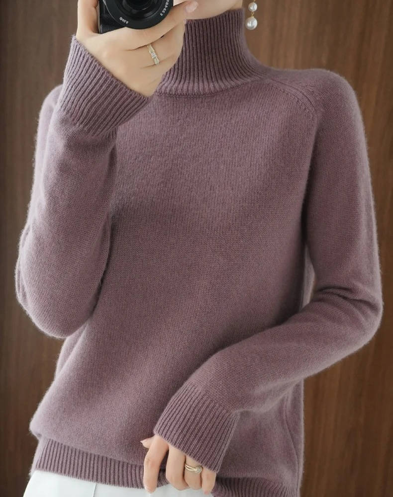 Pull col roulé ample et court pour femme, élégant et confortable en tricot mode hiver.